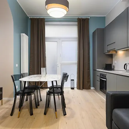 In Porta Garibaldi & Chinatown - Center Well Connected *